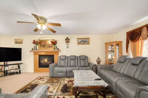 938 Durango Dr, Lansing, MI 48917 photo 5