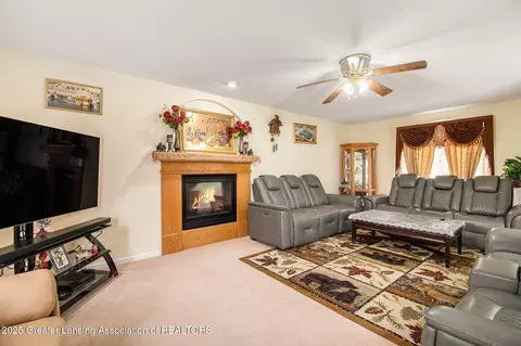 938 Durango Dr, Lansing, MI 48917 photo 6