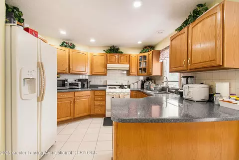 938 Durango Dr, Lansing, MI 48917 photo 9