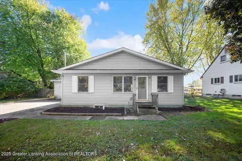 4621 Sycamore St, Holt, MI 48842