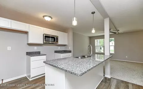 Kitchen - 5 Main, Owosso, MI 48867 photo 2 of 3