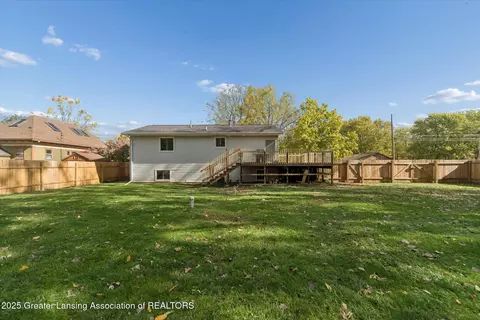 Exterior - 13536 Main St, Bath, MI 48808 photo 4 of 5