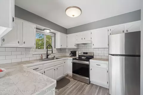 Kitchen - 13536 Main St, Bath, MI 48808 photo 1 of 3