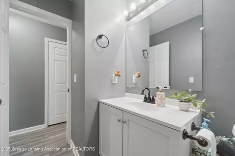 Bath - 13536 Main St, Bath, MI 48808 photo 2 of 4