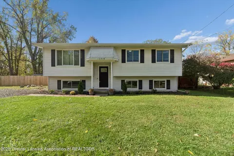 Exterior - 13536 Main St, Bath, MI 48808 photo 1 of 5