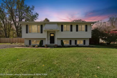 13536 Main St, Bath, MI 48808