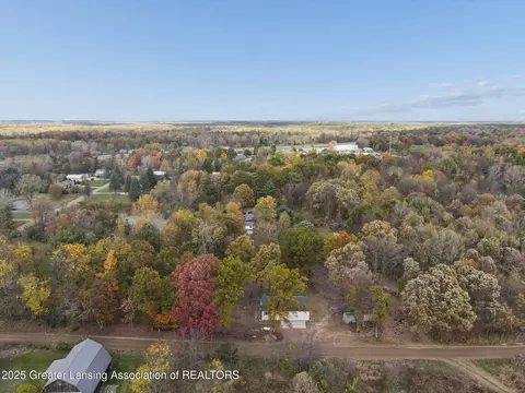 9595 E State Rd, Haslett, MI 48840
