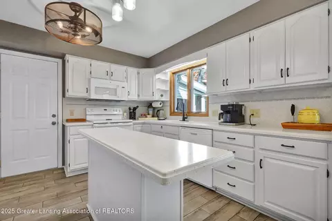Kitchen - 12735 Rambler Rd, Dewitt, MI 48820 photo 1 of 4