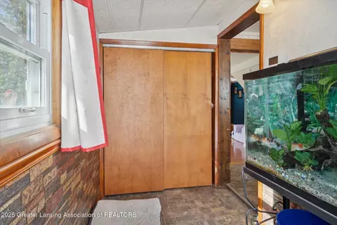 Entry Way - 230 W Washington St, Maple Rapids, MI 48853 photo 2 of 6
