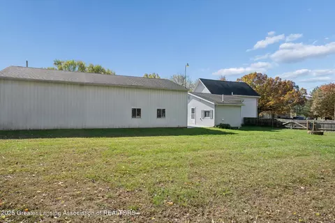 Exterior - 230 W Washington St, Maple Rapids, MI 48853 photo 2 of 4
