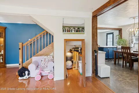 Entry Way - 230 W Washington St, Maple Rapids, MI 48853 photo 5 of 6