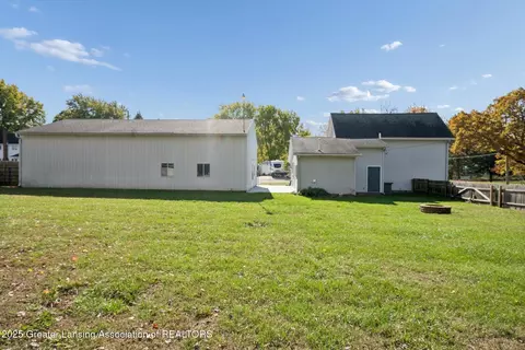 Exterior - 230 W Washington St, Maple Rapids, MI 48853 photo 3 of 4