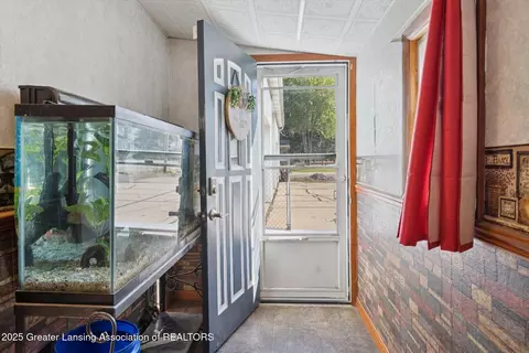 Entry Way - 230 W Washington St, Maple Rapids, MI 48853 photo 1 of 6