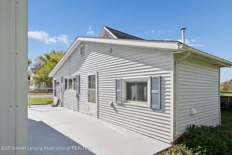 Exterior - 230 W Washington St, Maple Rapids, MI 48853 photo 1 of 4