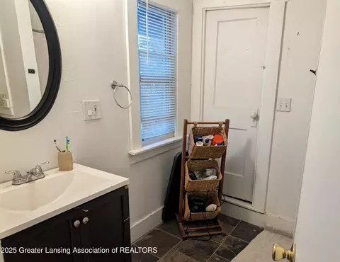 1614 Marcus St, Lansing, MI 48912 photo 8