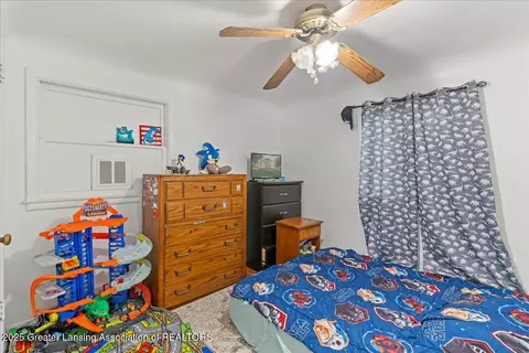 Bedroom - 921 Dingwall Dr, Owosso, MI 48867 photo 3 of 4