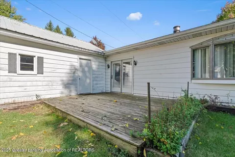 Exterior - 921 Dingwall Dr, Owosso, MI 48867 photo 3 of 5