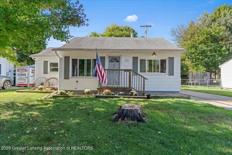 921 Dingwall Dr, Owosso, MI 48867