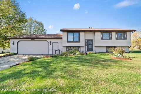 8630 S Meridian Rd, Laingsburg, MI 48848