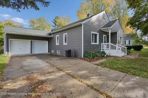 327 Steele St, Mason, MI 48854