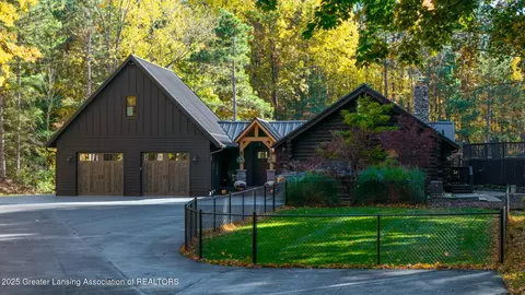 880 Holly Ct, Williamston, MI 48895