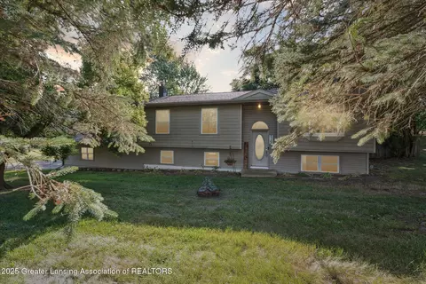 15364 Wright Rd, Grand Ledge, MI 48837