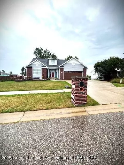 1812 Hollowbrook Dr, Holt, MI 48842