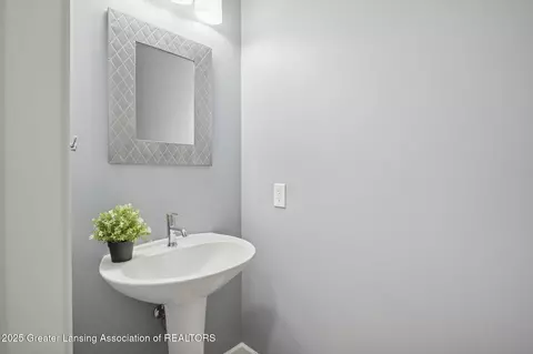 Bath - 411 Bubbling Spring Ct, Mason, MI 48854 photo 6 of 6