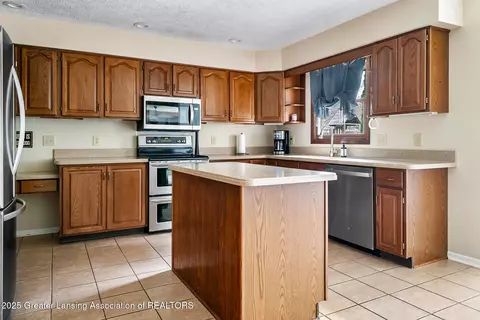 5918 Eagles Way, Haslett, MI 48840 photo 12