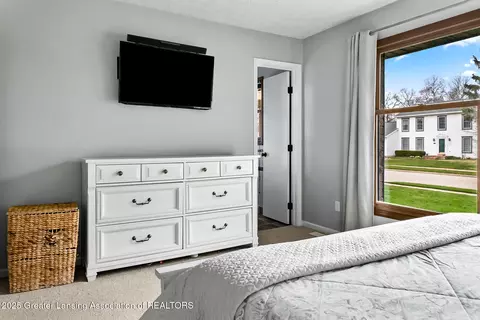 5918 Eagles Way, Haslett, MI 48840 photo 18