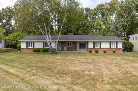 1719 Woodside Dr, East Lansing, MI 48823
