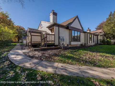 2741 Trudy Ln #6, Lansing, MI 48910
