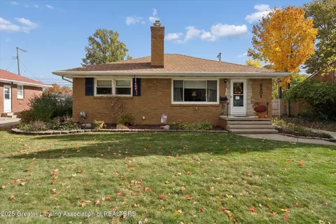2201 Pamela Pl, Lansing, MI 48911