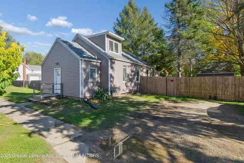 106 Phelps St, Laingsburg, MI 48848