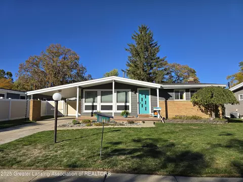 2511 Gay Ln, Lansing, MI 48912