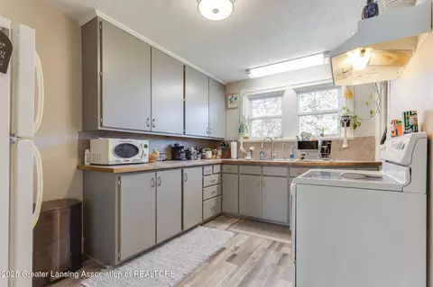 Kitchen - 7561 Clark Rd, Bath, MI 48808 photo 2 of 3
