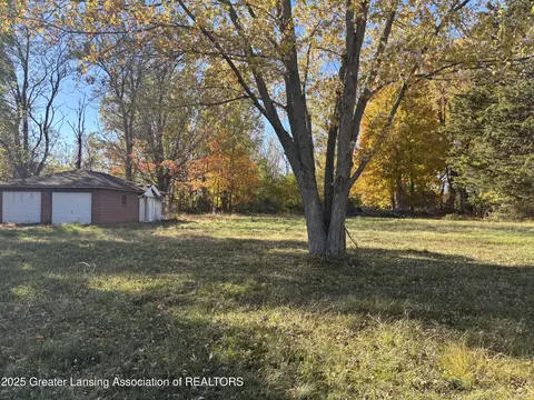 3253 Pine Tree Rd, Lansing, MI 48911 photo 3
