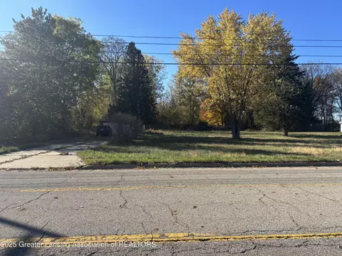 3253 Pine Tree Rd, Lansing, MI 48911 photo 2