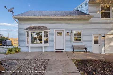 Exterior - 1600 W Locher Rd, Dewitt, MI 48820 photo 4 of 8