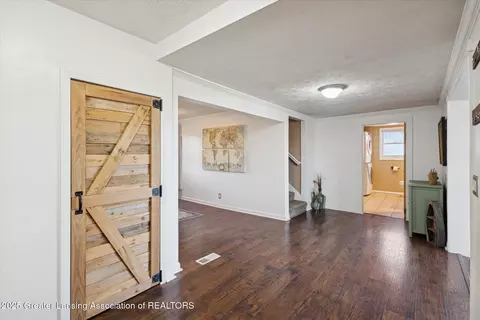 Entry Way - 1600 W Locher Rd, Dewitt, MI 48820 photo 4 of 5