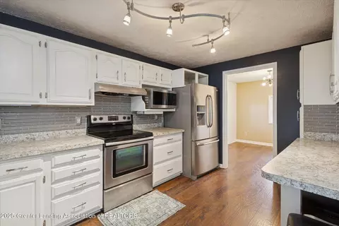 Kitchen - 1600 W Locher Rd, Dewitt, MI 48820 photo 1 of 3