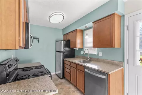 6159 Scotmar Dr, Lansing, MI 48911 photo 9