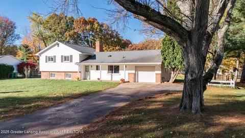 29 E Oliver Dr, Williamston, MI 48895