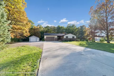 3006 E Stoll Rd, Lansing, MI 48906 photo 2