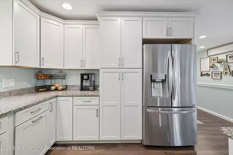 3006 E Stoll Rd, Lansing, MI 48906 photo 17