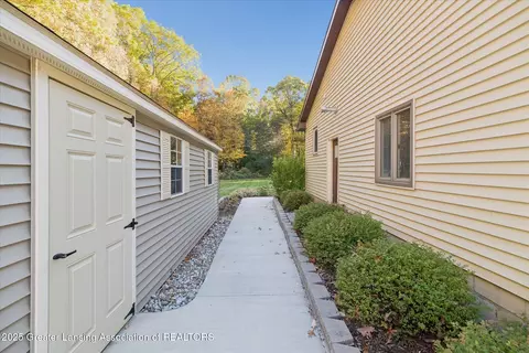 3006 E Stoll Rd, Lansing, MI 48906 photo 33