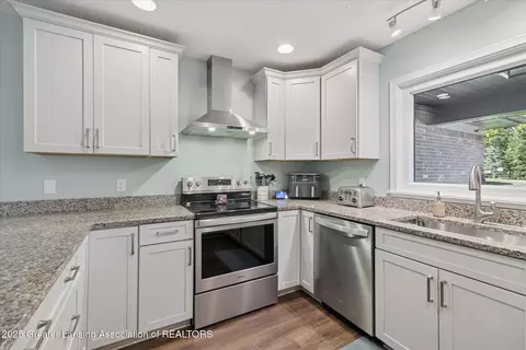3006 E Stoll Rd, Lansing, MI 48906 photo 16