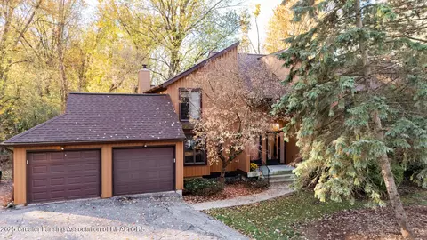 1864 Burrwood Cir, East Lansing, MI 48823