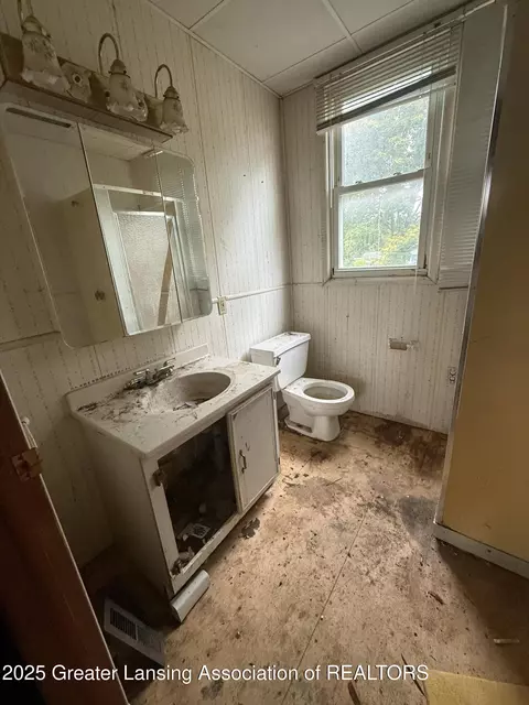 Bath - 113 E High St, Ovid, MI 48866 photo 1 of 1
