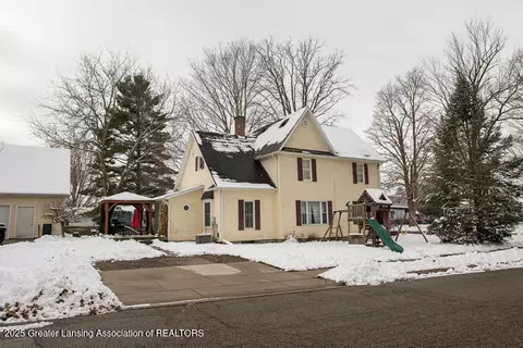 605 Riverside Dr, Portland, MI 48875